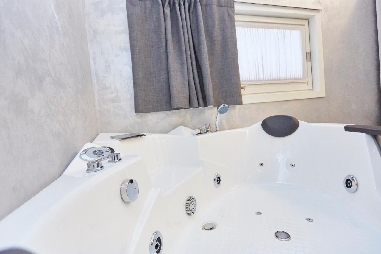 Hotel Villa Lilla Desenzano del Garda Ngoại thất bức ảnh