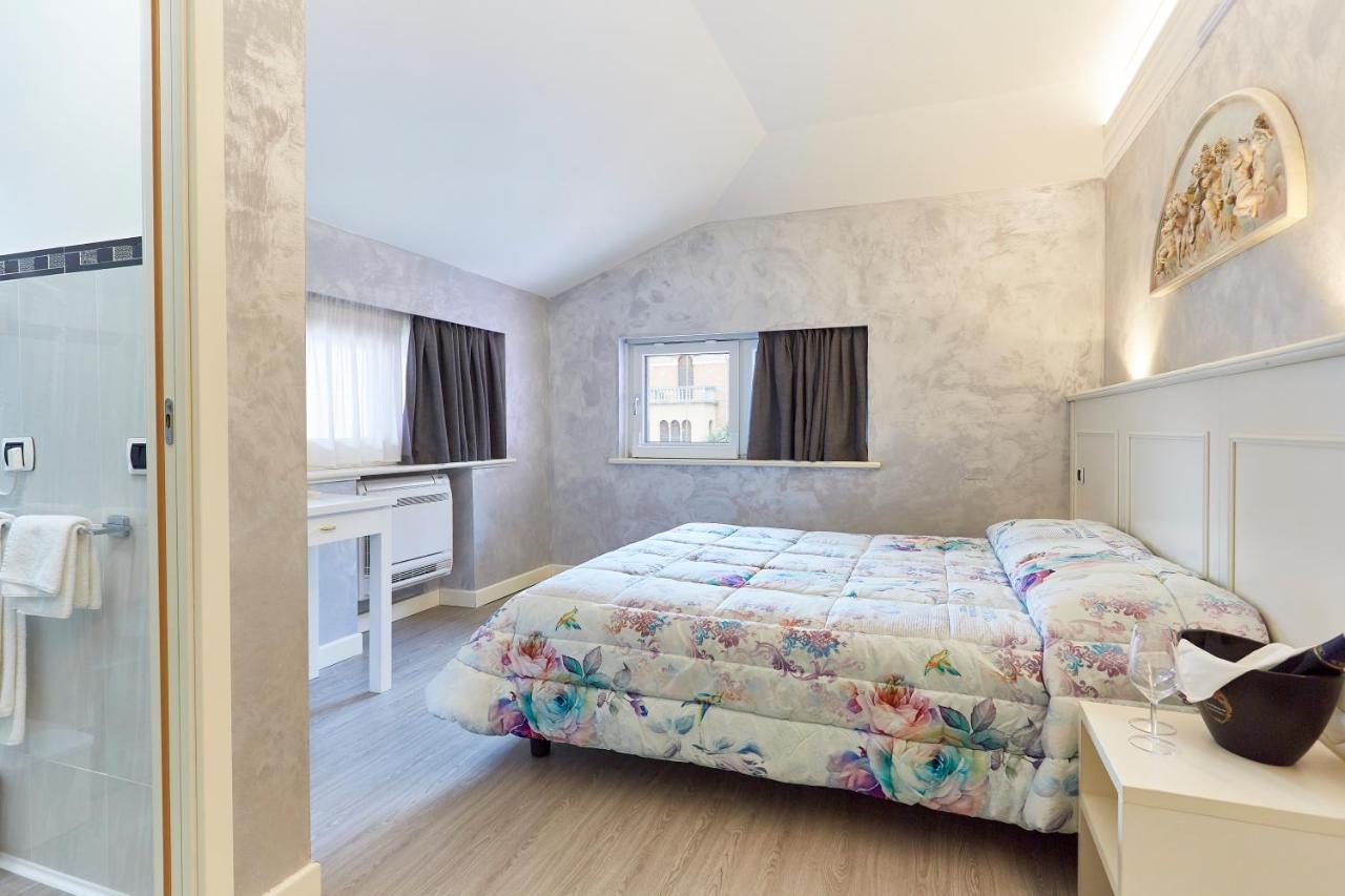 Hotel Villa Lilla Desenzano del Garda Ngoại thất bức ảnh