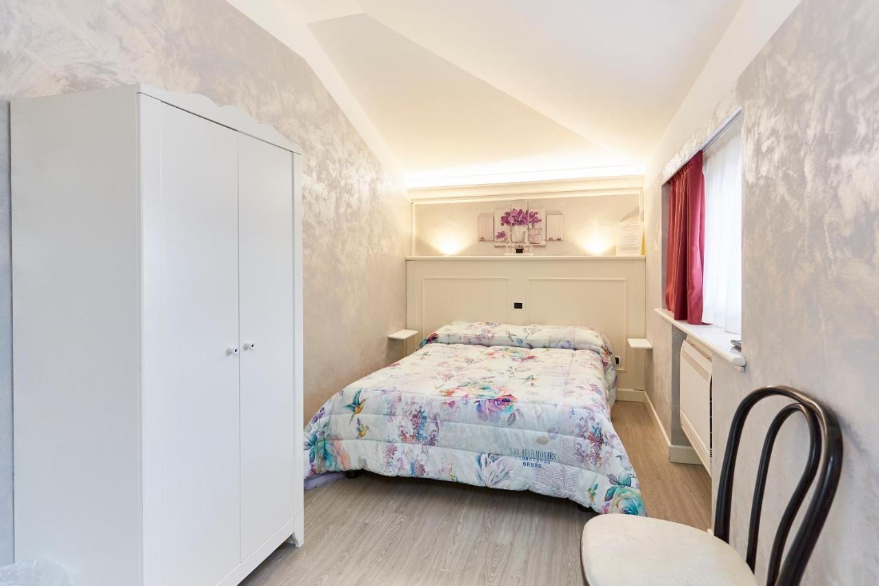 Hotel Villa Lilla Desenzano del Garda Ngoại thất bức ảnh