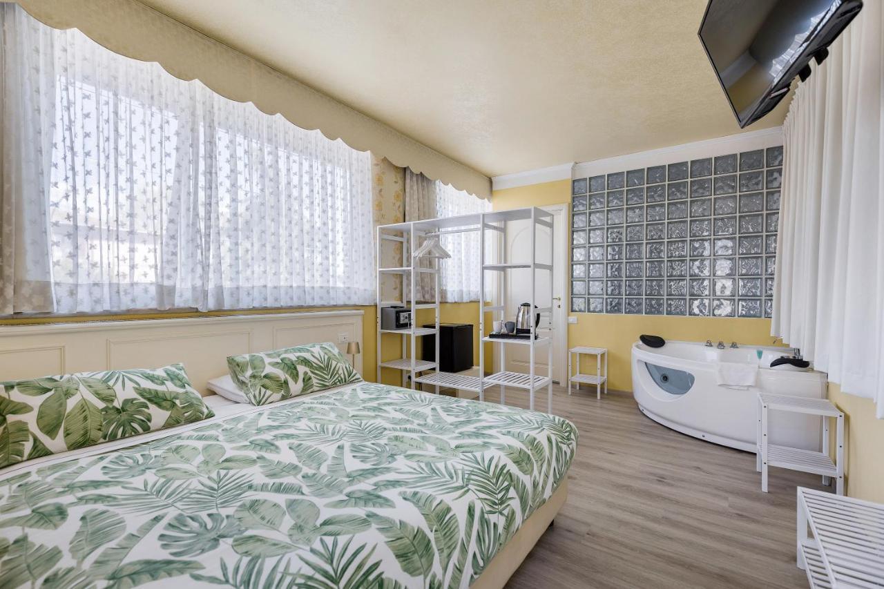 Hotel Villa Lilla Desenzano del Garda Ngoại thất bức ảnh