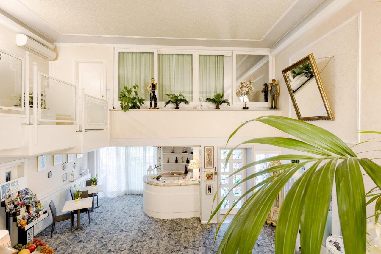 Hotel Villa Lilla Desenzano del Garda Ngoại thất bức ảnh