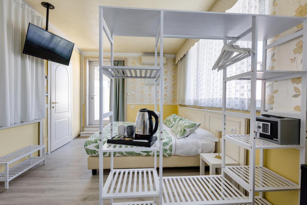 Hotel Villa Lilla Desenzano del Garda Ngoại thất bức ảnh