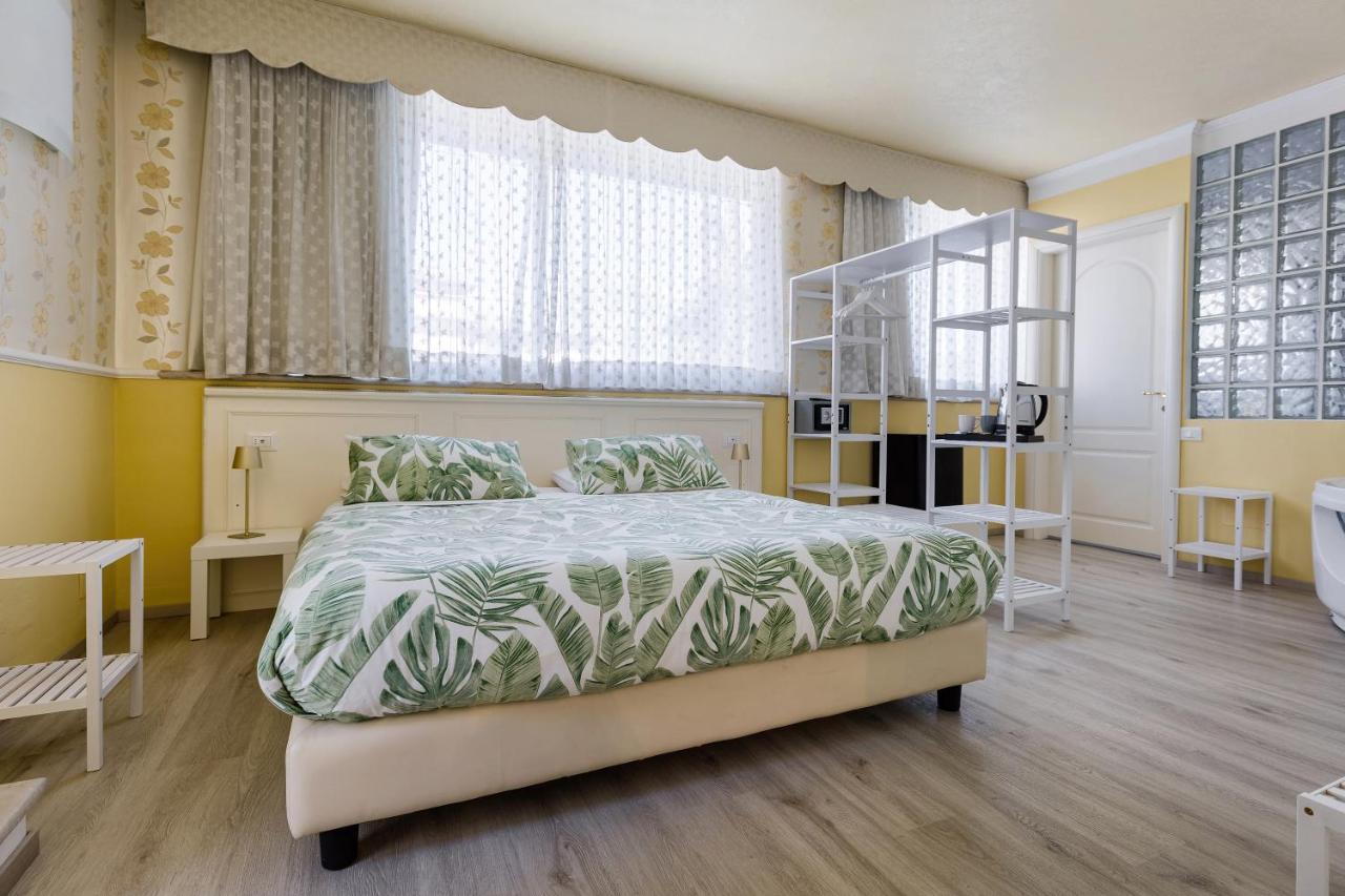 Hotel Villa Lilla Desenzano del Garda Ngoại thất bức ảnh