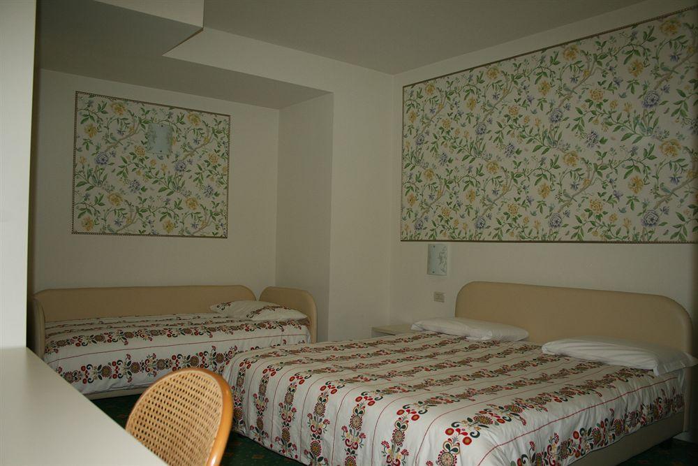 Hotel Villa Lilla Desenzano del Garda Ngoại thất bức ảnh