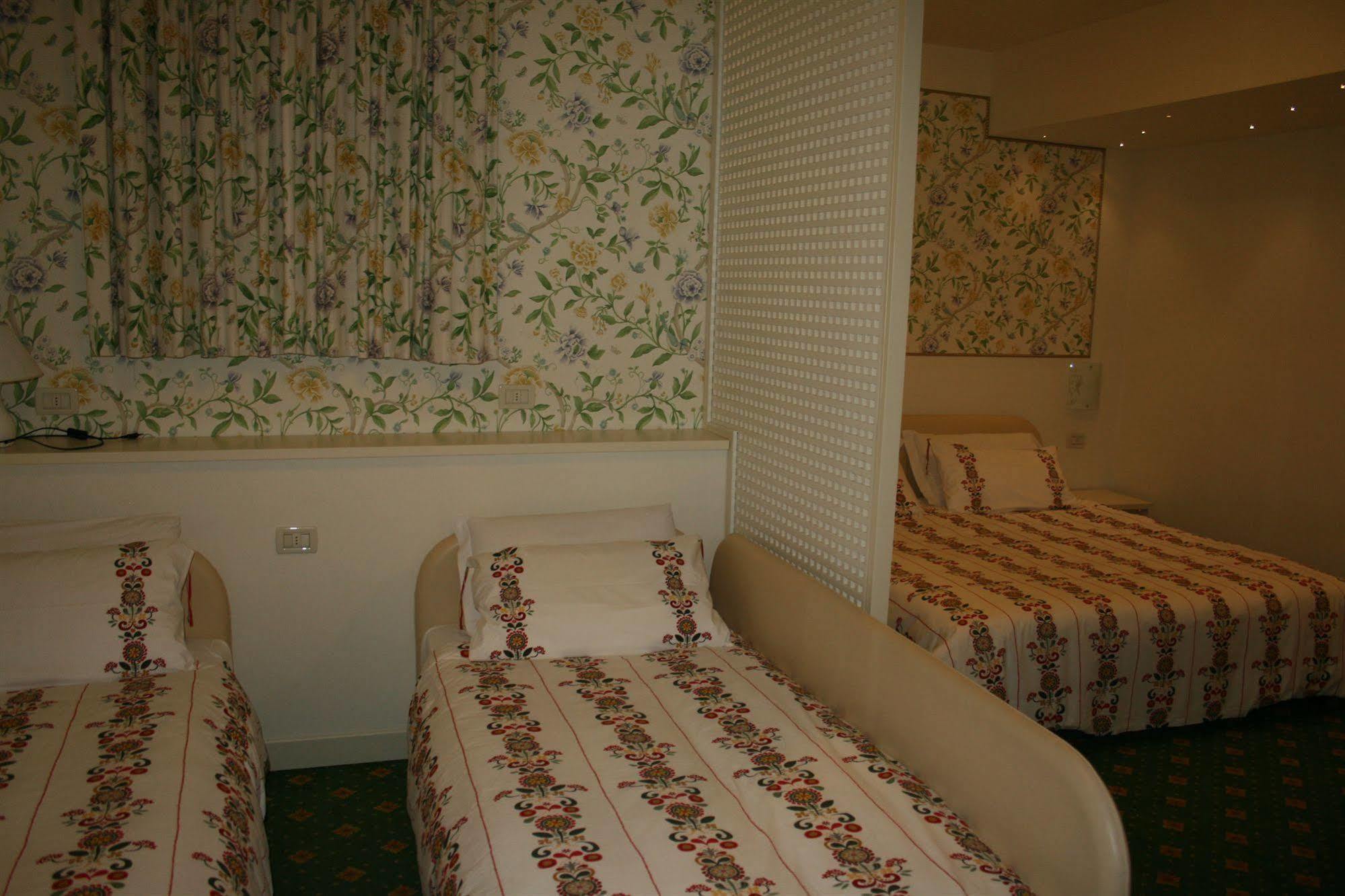 Hotel Villa Lilla Desenzano del Garda Ngoại thất bức ảnh